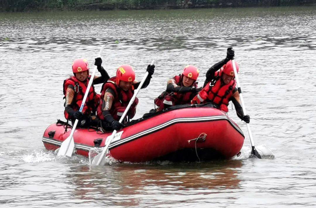 智璟全能橡膠艇：九人載重，無(wú)懼嚴(yán)苛水域